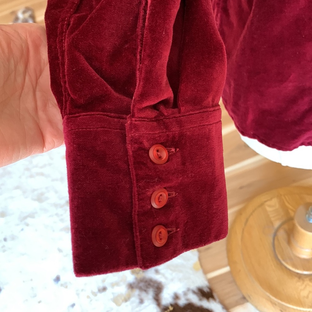 LLBean, Maroon Velvet Long Sleeve Stretch Button Down Shirt. Women’s Small - Picture 2 of 9